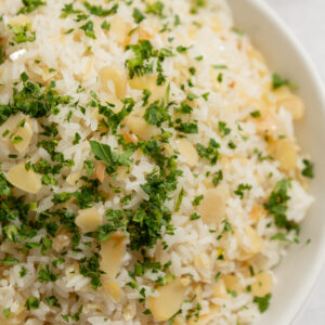 Arroz branco com amêndoas
