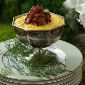 Aligot de mandioquinha com chips de parma