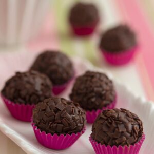 Brigadeiro ao leite (enrolado)