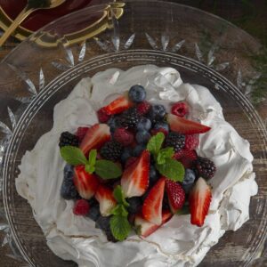 Pavlova de frutas vermelhas.