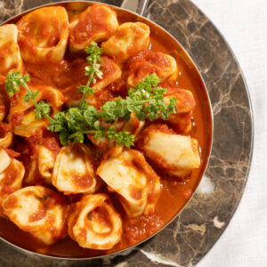 Agnolotti de carne (molho de tomate)